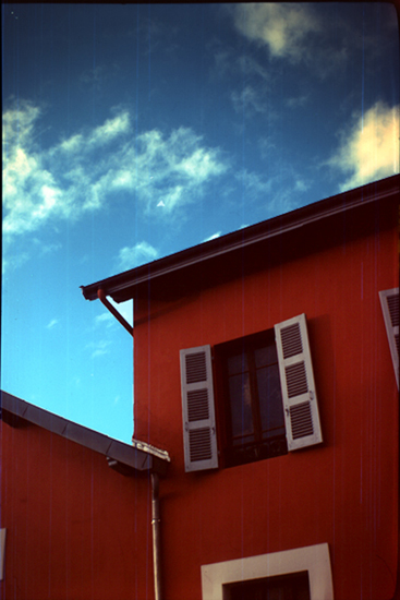 Mur rouge, ciel turquoise....